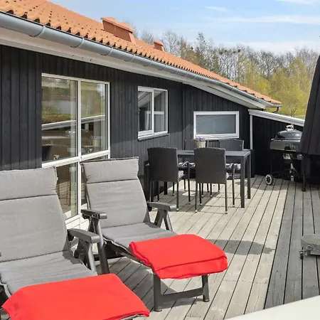 Swanhild - 900m From The Sea By Interhome
