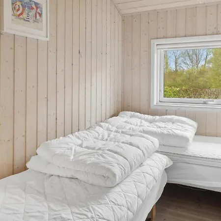 Swanhild - 900m From The Sea By Interhome * Bøtø By