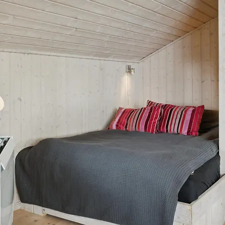 Swanhild - 900m From The Sea By Interhome Nyaraló Bøtø By